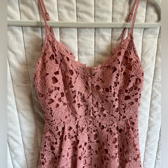 Astr Lace Midi Dress in Pink Size Small - Picture 3 of 9